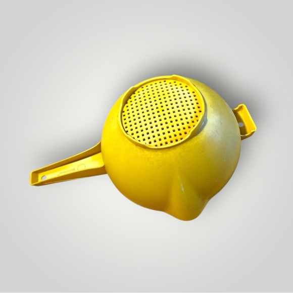 Lot/2 Vintage Yellow Strainers Colanders - Picture 4 of 11